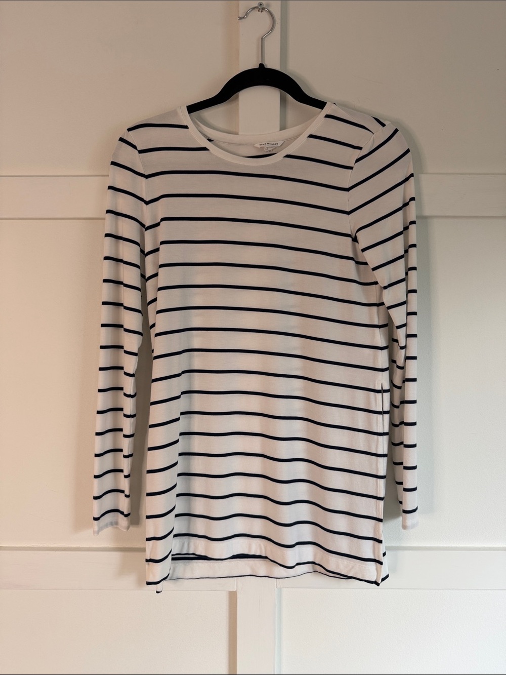 Club Monaco White and Navy Striped Long-Sleeve Tee - XS